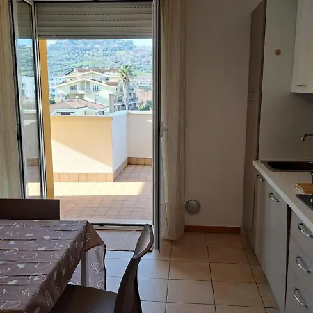 Con Terrazzo E Parcheggio Privato Daire *
