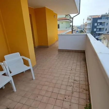 Con Terrazzo E Parcheggio Privato