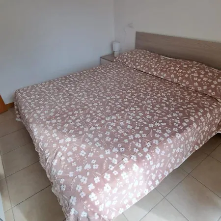 Con Terrazzo E Parcheggio Privato Daire