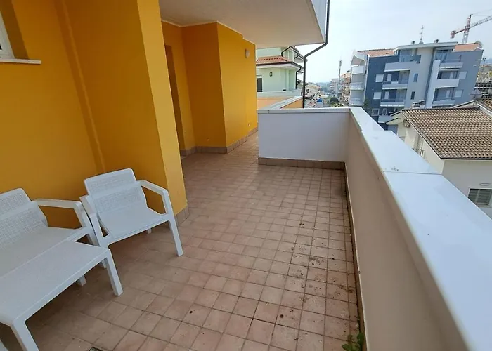 Con Terrazzo E Parcheggio Privato